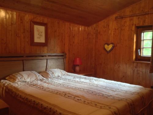 A bed or beds in a room at Quinta Do Circo - Serra Da Estrela - Turismo Rural