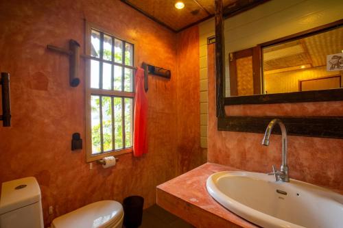 Koupelna v ubytování Railay Garden View Resort