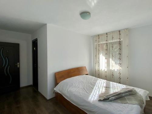 Katil atau katil-katil dalam bilik di Cabana Caprioara - Piatra Craiului