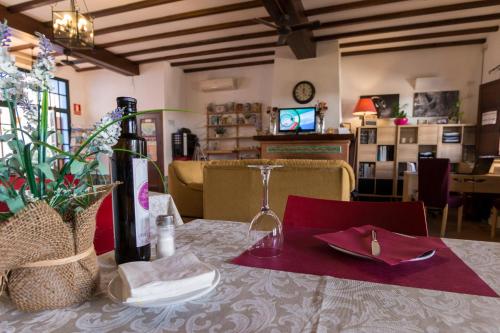 Hostal Rural La Fonda Del Rocio italokat is kínál