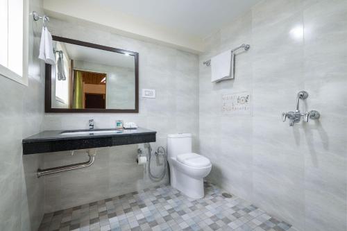 Kylpyhuone majoituspaikassa Hotel Kullu Valley