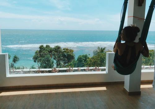 O vedere generală la mare sau o vedere la mare
luată din acest hotel