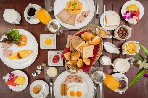 Mâncare la sau în apropiere de acest complex