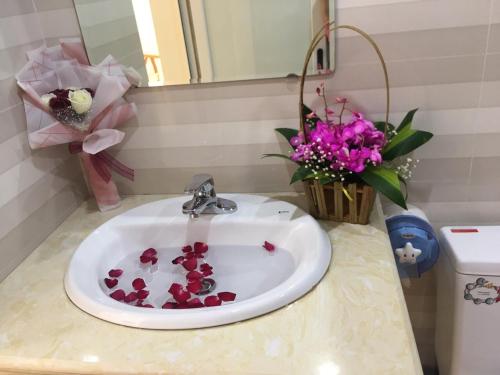 A bathroom at Minh Đức hotel