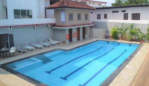 a large swimming pool on the roof of a building at Green Grass Hotel & Restaurant in Jaffna