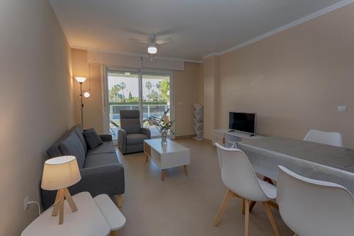 Brisas B2, 2 dormitorios, playa a 100m, by Bookindenia