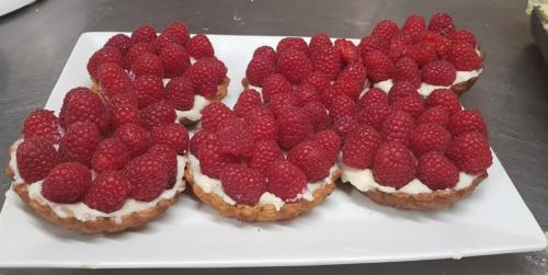 two pizzas with strawberries on top on a white plate at le relais in Fontenay-Trésigny