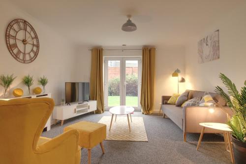 a living room with a couch and a tv at 4 Dbl Beds, Modern Apartment, Free Parking and Home-from-home in Wakefield