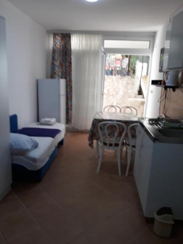Galería fotográfica de Apartments Jovanic with 2 bedrooms en Sutomore