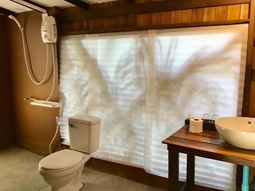 a bathroom with a toilet and a sink at Ailay in Ko Phayam