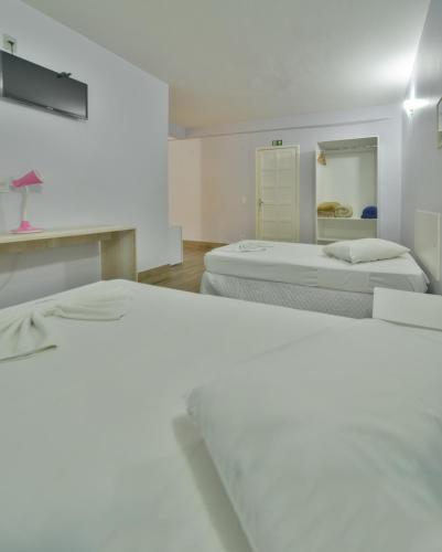 Ένα ή περισσότερα κρεβάτια σε δωμάτιο στο Iguassu Flats Hotel