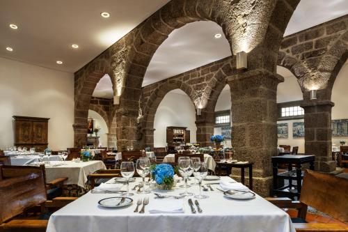 Restaurant o un lloc per menjar a Pousada Mosteiro de Guimaraes