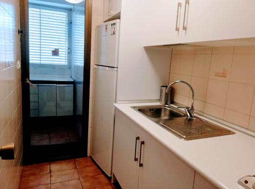 A kitchen or kitchenette at GEMELOS 2 BIG VIEWS