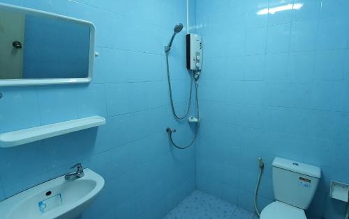 Ванна кімната в Chalong Stay Well by Palai Seafood