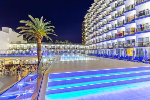 Piscine de l'établissement Hotel Samos ou située à proximité