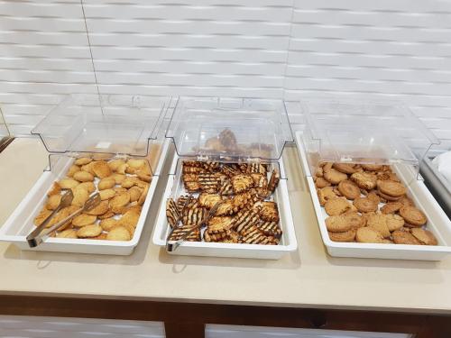 Makanan di atau berdekatan taman percutian