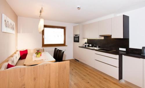Apart Falkner – Photos 3