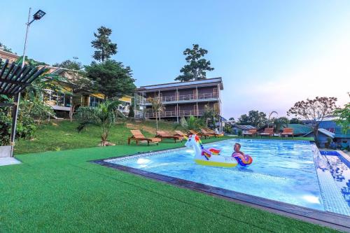 Bazén v ubytování Phi Phi Chang Grand Resort nebo v jeho okolí