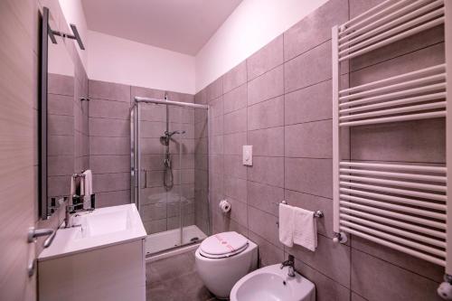 a bathroom with a toilet and a sink and a shower at Eracle Hotel in Volla