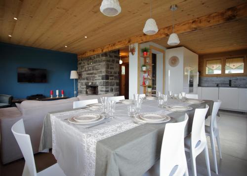 Restoran ili drugo mesto za obedovanje u objektu Chalet 10 Pers aux Carroz (CH719)