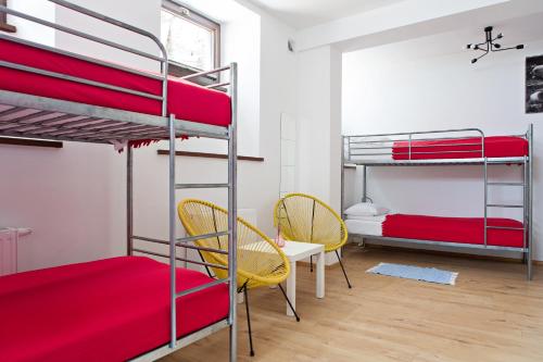 Ένα ή περισσότερα κρεβάτια σε δωμάτιο στο Hostel Starówka
