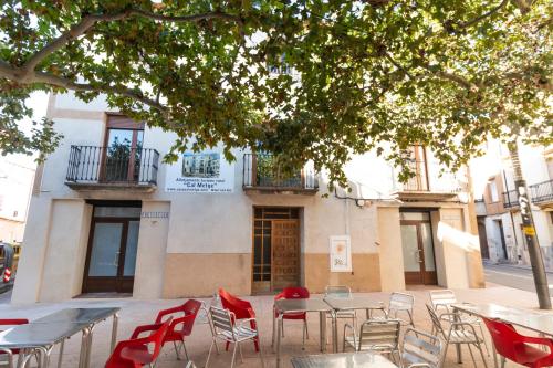 a group of tables and chairs in front of a building at CASA CAL METGE in Benissanet
