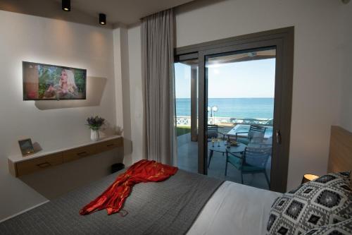 Posteľ alebo postele v izbe v ubytovaní LENICO Seafront Villa