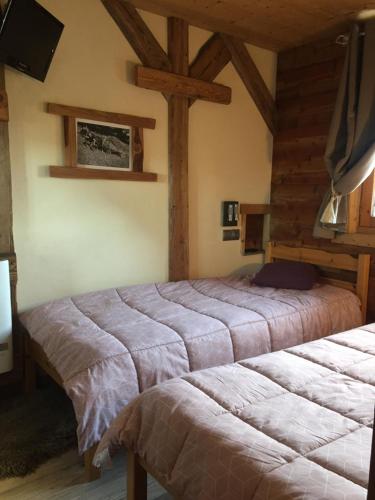 Ένα ή περισσότερα κρεβάτια σε δωμάτιο στο Le MAZOT chalet Lucie