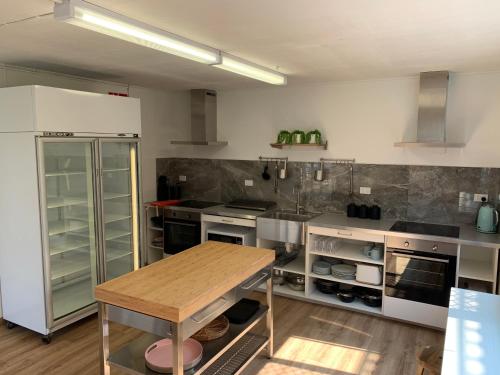 Η κουζίνα ή μικρή κουζίνα στο Mumma's Hostel Surfers Paradise