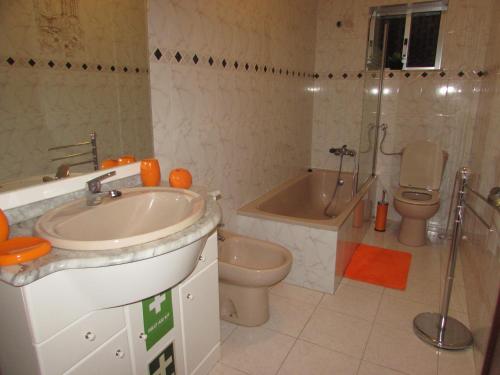 Ένα μπάνιο στο Casa Manos Névoa