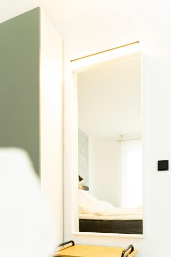 a mirror in a room with a bed at City Apartments Hannover in Hannover
