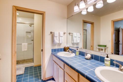 a bathroom with two sinks and a large mirror at Chapman Point Cannon Beach Home with hot-tub in Cannon Beach