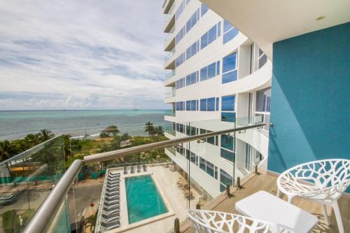 an apartment balcony with a view of the ocean at Samawi Hotel in San Andrés