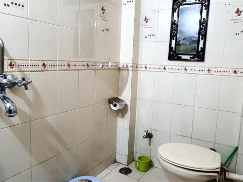 Ένα μπάνιο στο Aditya Premium HomeStay- Furnished Air Conditioned- 2BHK