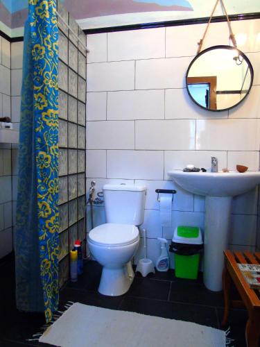 a bathroom with a toilet and a sink at Camino Art House in Vega de San Mateo