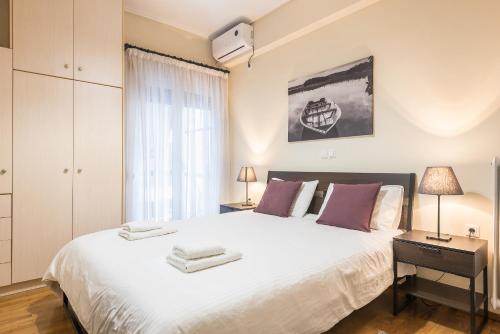 Posteľ alebo postele v izbe v ubytovaní Cozy Apt by near Acropolis Museum Walk Everywhere