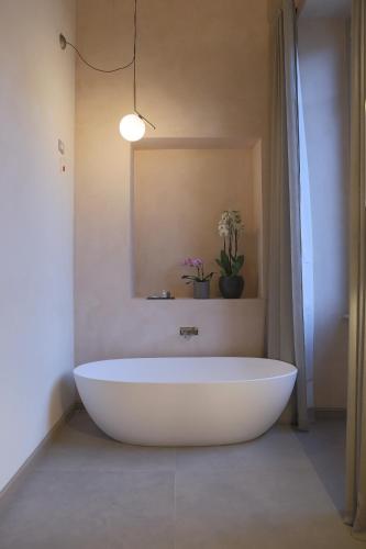 Koupelna v ubytování Opera35 Boutique Hotel