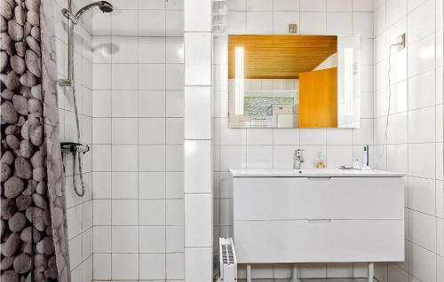 Et badeværelse på Nice Home In Gedser With Sauna
