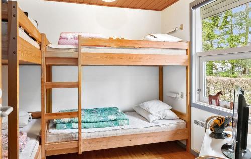 a bedroom with bunk beds in a tiny house at Awesome Home In Gedser With Sauna in Gedser