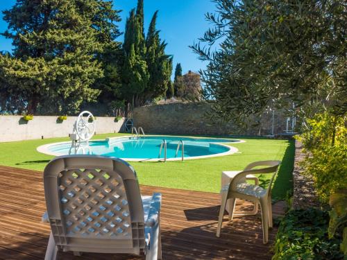 Bazen u objektu Cosy holiday home with swimming pool ili u blizini