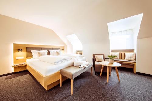 Postel nebo postele na pokoji v ubytování Landgasthof Hotel Gentner