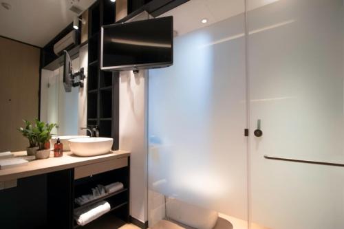 Kuchyň nebo kuchyňský kout v ubytování Hotel NuVe Elements