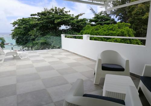Un balcón o terraza en Easy Stay Residence