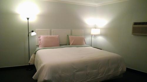 Katil atau katil-katil dalam bilik di Murray Inn and Art Gallery