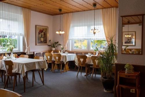 Ресторант или друго място за хранене в Hotel Waldfrieden
