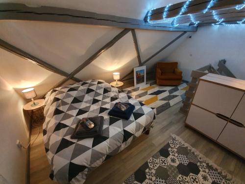 Ένα ή περισσότερα κρεβάτια σε δωμάτιο στο New ! VUE PETITE VENISE-PLACE TO BE OLD TOWN - PARKING