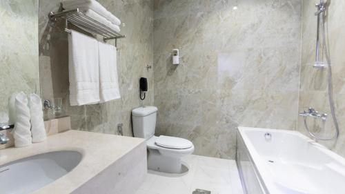 Ένα μπάνιο στο Golden Dream Hotel