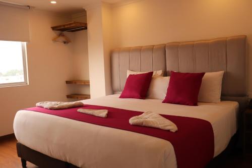 Postel nebo postele na pokoji v ubytování Hotel Bogota DC