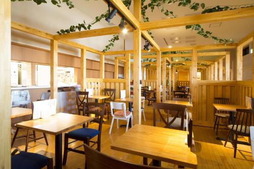 En restaurant eller et andet spisested på Ofuro Cafe Utatane