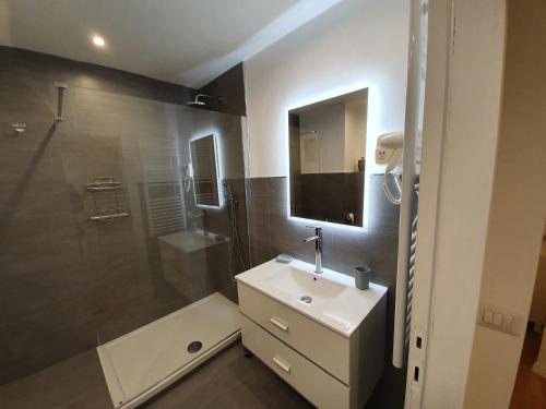 A bathroom at Lake House - Milano 3